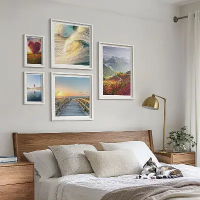 Moderne schilderijenset met afbeeldingen van landschappen, bergen, harten, golven en ballonnen