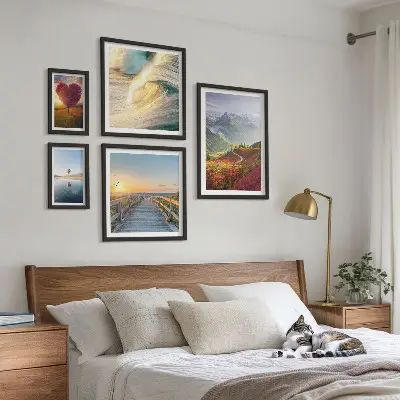 Moderne schilderijenset met afbeeldingen van landschappen, bergen, harten, golven en ballonnen
