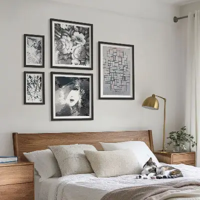 Gallery wall abstracte bloemen en modern portret