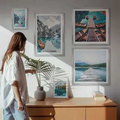 Set van moderne schilderijen met berglandschappen en waterwegen
