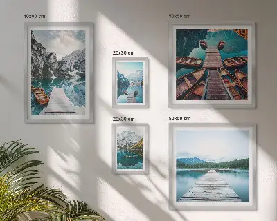 Set van moderne schilderijen met berglandschappen en waterwegen