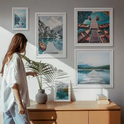 Set van moderne schilderijen met berglandschappen en waterwegen