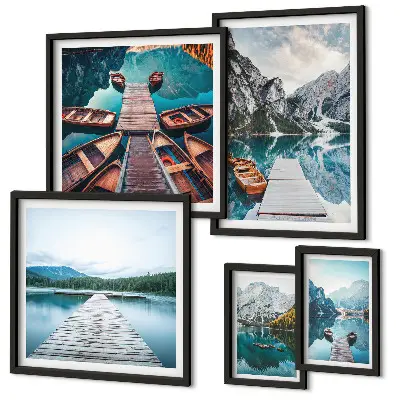 Set van moderne schilderijen met berglandschappen en waterwegen