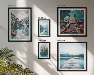 Set van moderne schilderijen met berglandschappen en waterwegen