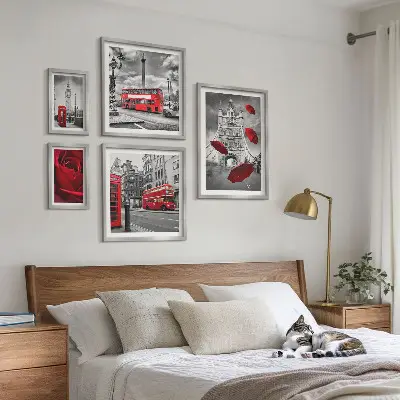 Moderne schilderijenset met Londense motieven en rode accenten