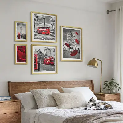 Moderne schilderijenset met Londense motieven en rode accenten