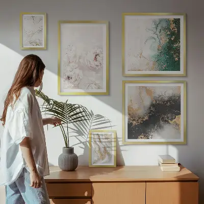 Moderne schilderijen set met bloemaccenten en abstracte elegantie