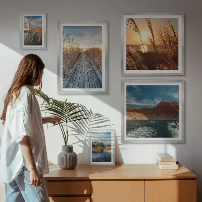 Wanddecoratie landschap met water, vegetatie en een wandelpad