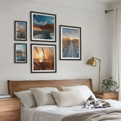 Wanddecoratie landschap met water, vegetatie en een wandelpad