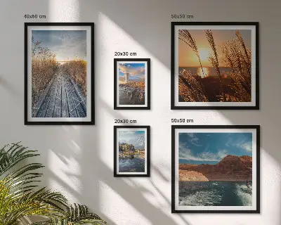 Wanddecoratie landschap met water, vegetatie en een wandelpad