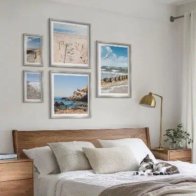 Set van moderne schilderijen met strandlandschappen aan zee