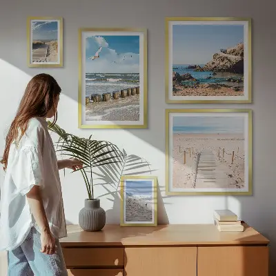 Set van moderne schilderijen met strandlandschappen aan zee