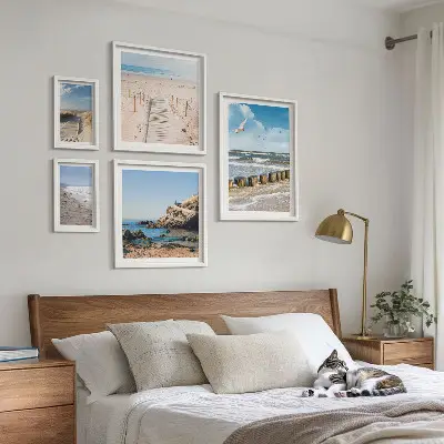 Set van moderne schilderijen met strandlandschappen aan zee