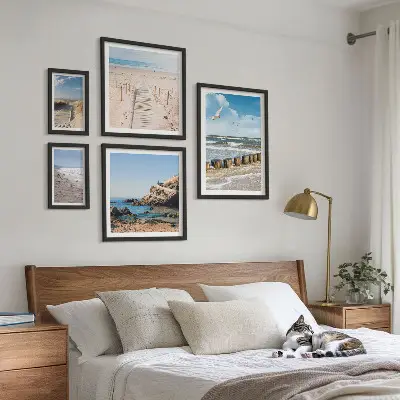 Set van moderne schilderijen met strandlandschappen aan zee