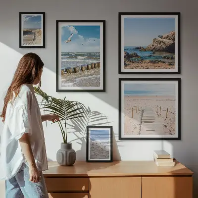 Set van moderne schilderijen met strandlandschappen aan zee