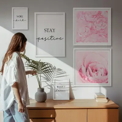 Gallery wall met motiverende citaten over bloemen