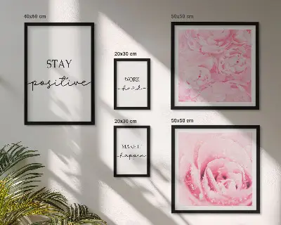 Gallery wall met motiverende citaten over bloemen