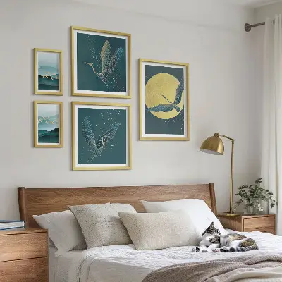 Set van moderne schilderijen met landschappen, vogels en een nachtelijke hemel