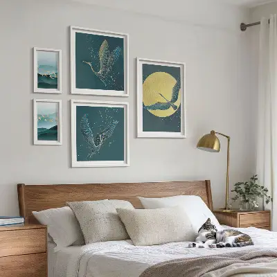 Set van moderne schilderijen met landschappen, vogels en een nachtelijke hemel