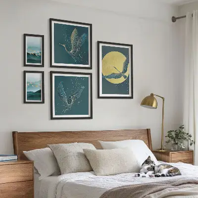 Set van moderne schilderijen met landschappen, vogels en een nachtelijke hemel