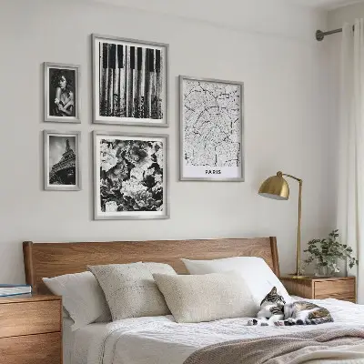 Gallery wall met een elegant Parijs architectuurontwerp