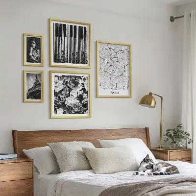 Gallery wall met een elegant Parijs architectuurontwerp