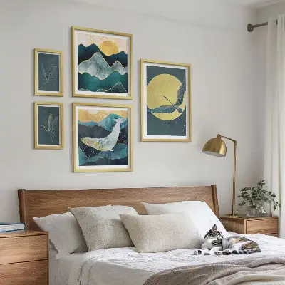 Wanddecoratie compositie met vogels en bergen in een moderne stijl