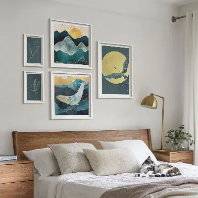 Wanddecoratie compositie met vogels en bergen in een moderne stijl