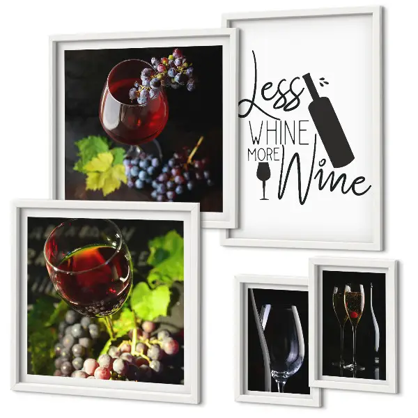 Wanddecoratie met wijn en accessoires stijlvolle compositie