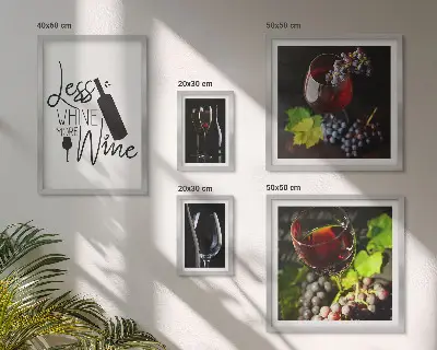 Wanddecoratie met wijn en accessoires stijlvolle compositie