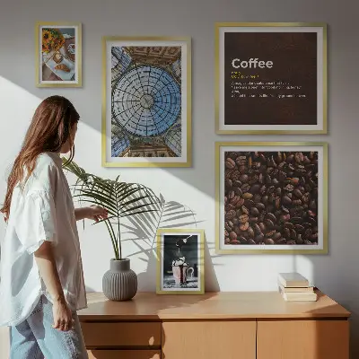 Set van moderne schilderijen met koffiesnoepjes in rustieke stijl