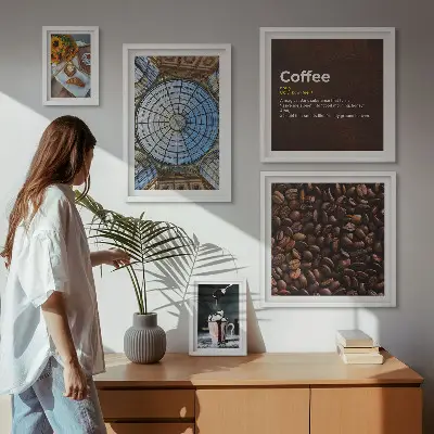 Set van moderne schilderijen met koffiesnoepjes in rustieke stijl
