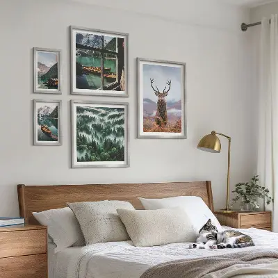 Set van moderne schilderijen met natuur, wilde dieren en bergen