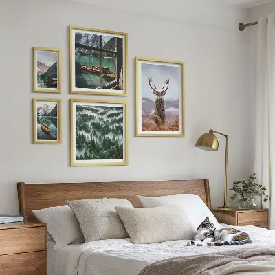 Set van moderne schilderijen met natuur, wilde dieren en bergen