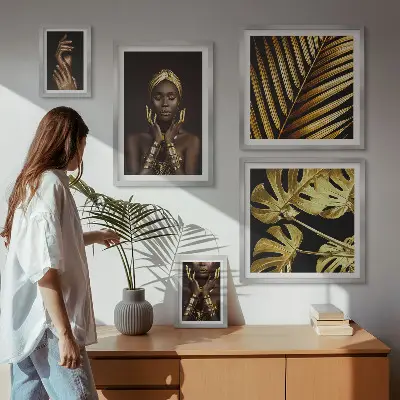 Gallery wall met glamourportretten van vrouwen in de natuur
