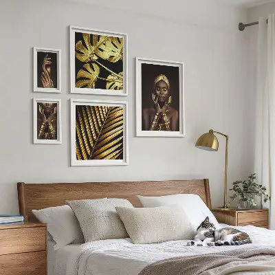 Gallery wall met glamourportretten van vrouwen in de natuur