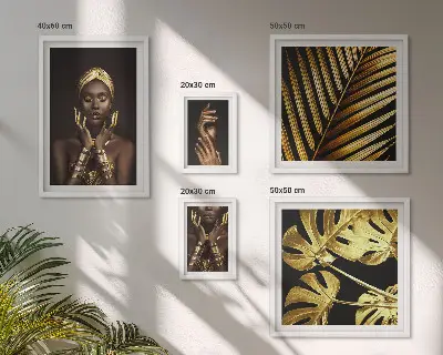 Gallery wall met glamourportretten van vrouwen in de natuur