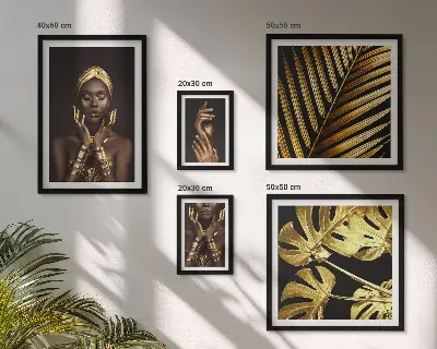 Gallery wall met glamourportretten van vrouwen in de natuur