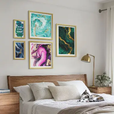 Set van moderne schilderijen met abstracte patronen in groen en paars