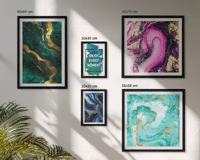 Set van moderne schilderijen met abstracte patronen in groen en paars