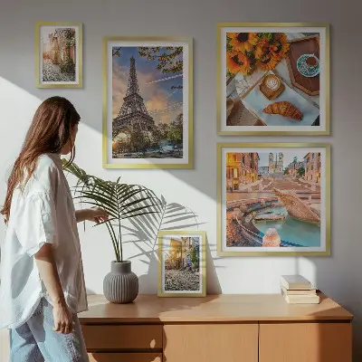 Moderne schilderijenset met sfeervolle beelden van een café