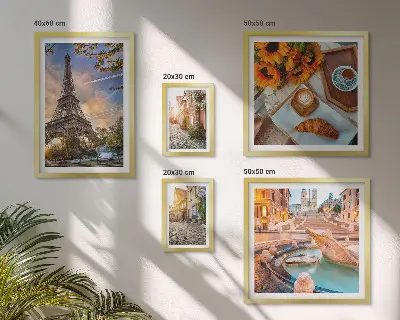 Moderne schilderijenset met sfeervolle beelden van een café
