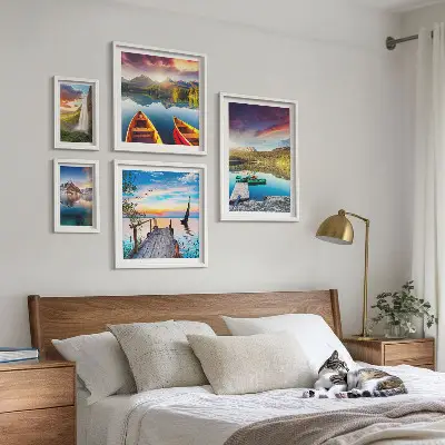 Galerijwand met landschappen, watervallen en meren