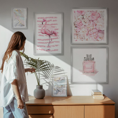 Gallery wall Stijlvolle roze accenten met flamingobloemen