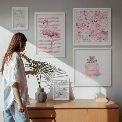 Gallery wall Stijlvolle roze accenten met flamingobloemen