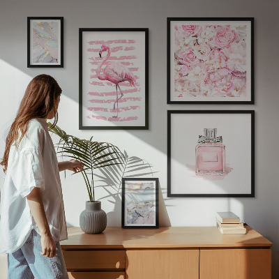 Gallery wall Stijlvolle roze accenten met flamingobloemen