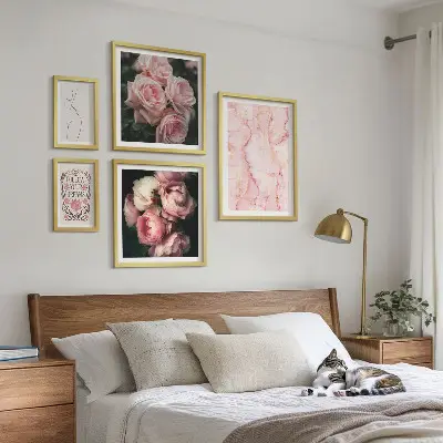 Moderne schilderijen set met roze bloemen in boho-stijl