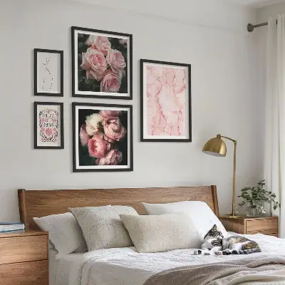 Moderne schilderijen set met roze bloemen in boho-stijl