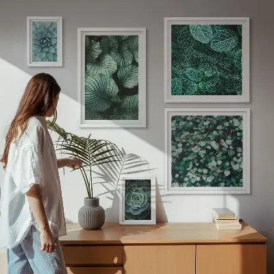 Gallery wall met plantenbladeren, vetplanten en natuurmotieven