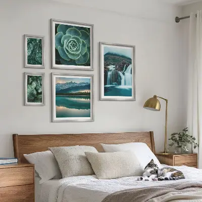 Wanddecoratie compositie met groene planten en watervallen in de natuur
